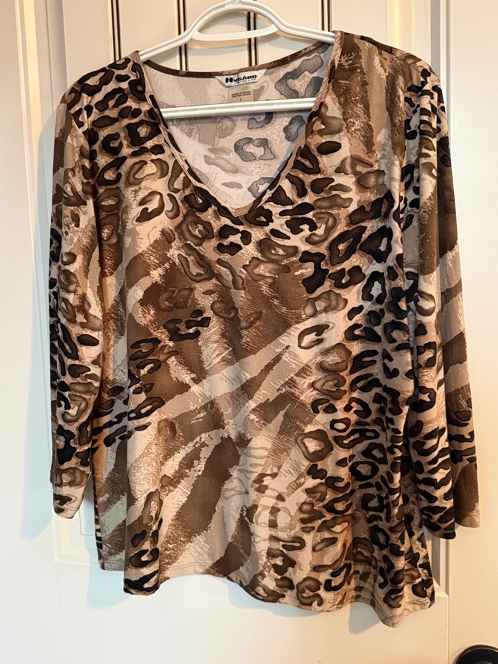 Peter Nygard Beautiful Brown Leopard V Neck Top, Only Worn A Few Times. Like New